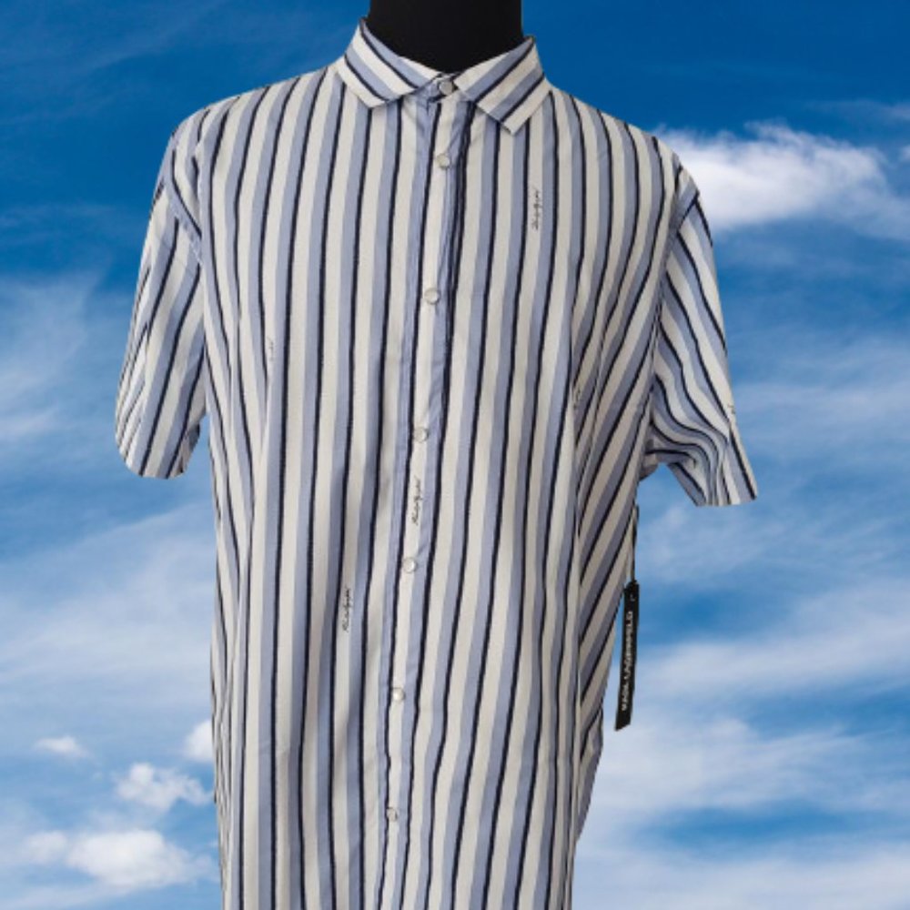 KARL LAGERFELD PARIS MEN SHORT SLEEVE DRESS SHIRT - SIZE MEDIUM